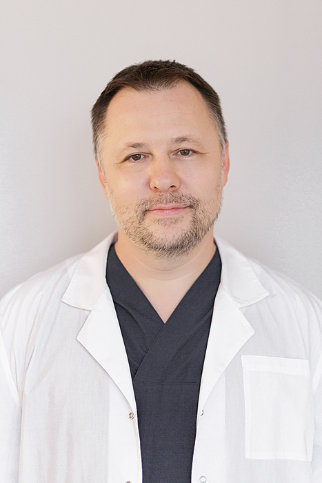 Прием (осмотр, консультация) врача-пластического хирурга первичный/60 мин